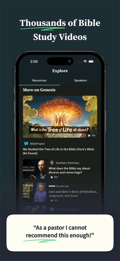 SparkBible: Bible Study - Interfaz de la aplicación SparkBible mostrando una biblioteca de videos de estudio bíblico de recursos como BibleProject y Southern Seminary con un testimonio de un pastor.