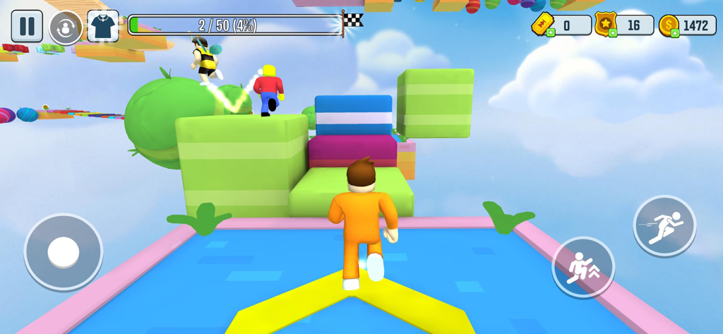 Un personaje con un mono naranja de prisionero corriendo en un colorido recorrido de obstáculos en 3D en el cielo.