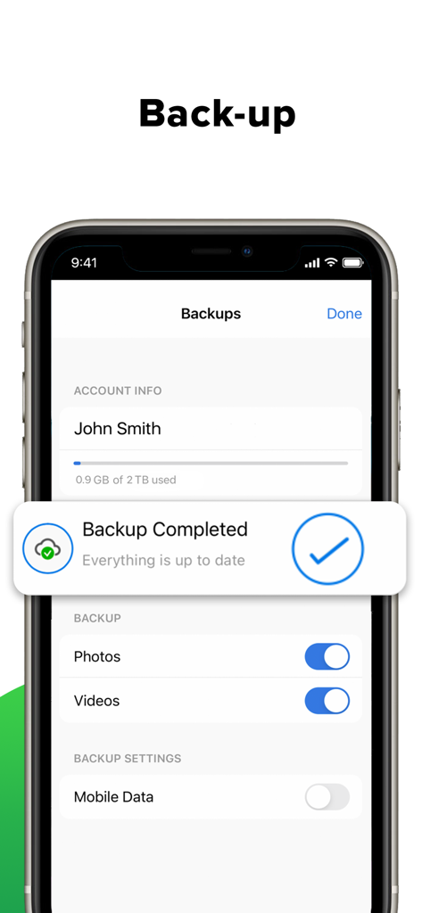 Interfaz móvil de MobiDrive que muestra una notificación de copia de seguridad completada y configuración de almacenamiento