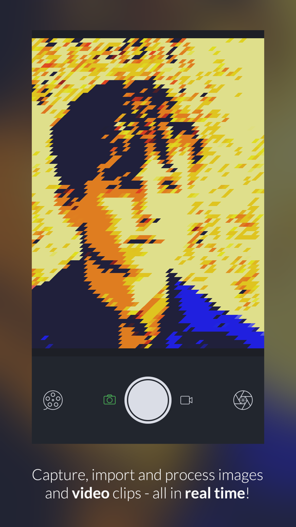 GeometriCam - abstract geometric design in real-time - Una captura de pantalla de la aplicación GeometriCam que muestra el retrato de una persona transformado en una composición geométrica abstracta con formas amarillas, naranjas y azules