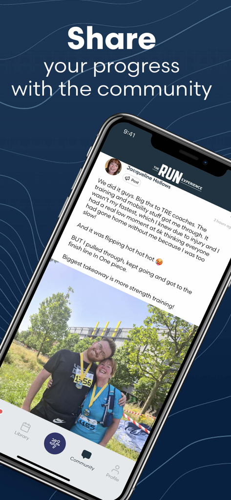 Schermata di uno smartphone che mostra un post della community nell'app The Run Experience con runner che condividono i loro progressi