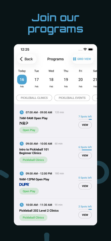 Tela do aplicativo Pin Point Inc mostrando uma lista de programas de pickleball, clínicas e sessões de jogo abertas com vagas disponíveis