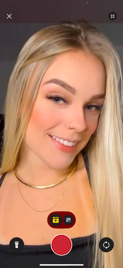 Pantalla de grabación de la cámara de la aplicación Bingo con vista selfie y controles manuales