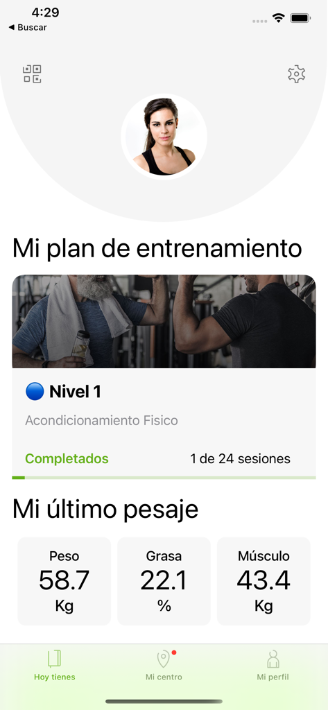 SUMA FITNESS CLUB - Dashboard of the Suma Fitness Club app showing training plan progress and body weight statistics