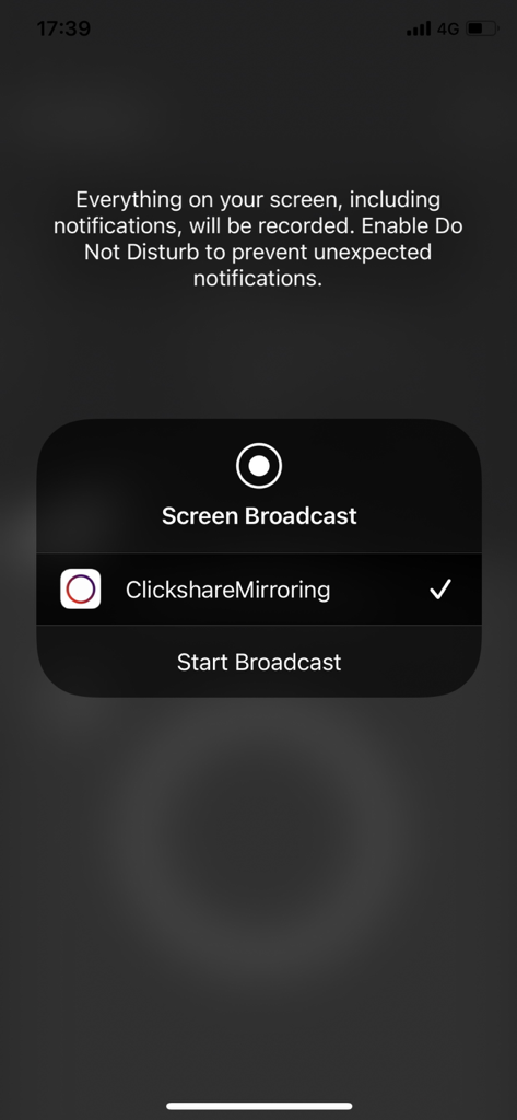 iOS Bildschirmübertragungs-Oberfläche mit ausgewählter ClickshareMirroring zur Initiierung einer drahtlosen Präsentation