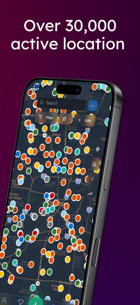HW_Tracker - Ein Smartphone, das die HW Tracker-App mit einer Karte anzeigt, die Tausende von aktiven Geschäftsstandorten für Sammler zeigt.