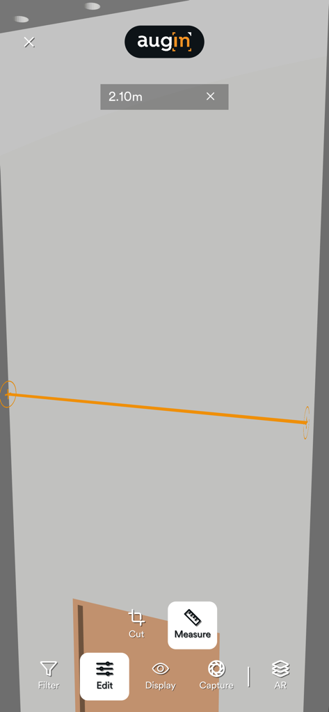 Augin - Ferramenta de medição do aplicativo Augin mostrando uma distância de 2,10 metros em um modelo 3D
