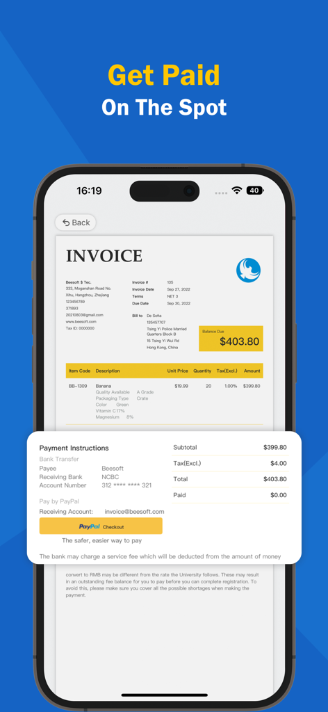 Invoice Maker · - Un smartphone mostrando una factura profesional con instrucciones de pago integradas de PayPal y un botón de pago