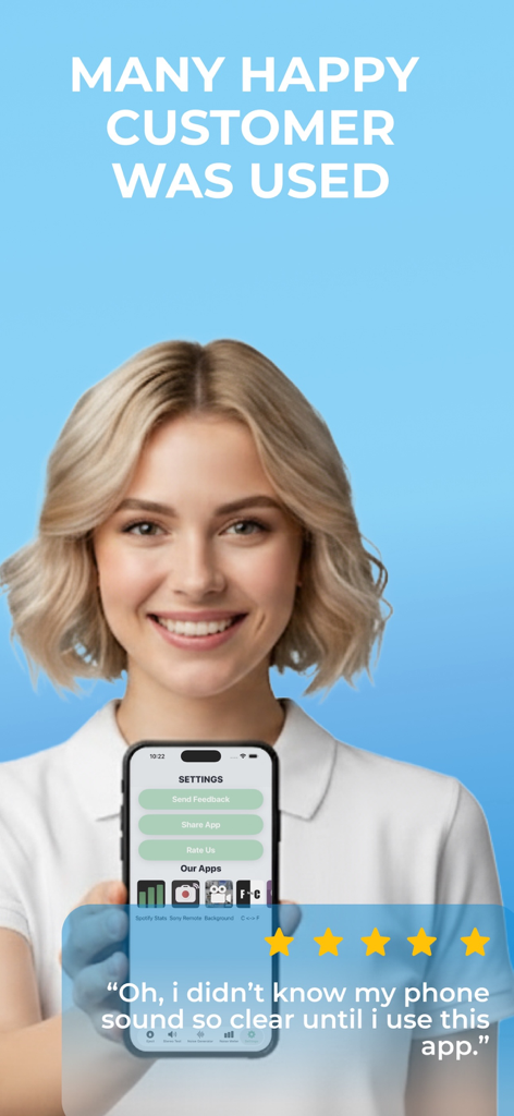 Clever Speaker Cleaner - Uma mulher sorrindo segurando um smartphone exibindo as configurações do aplicativo Limpador de Alto-Falantes Inteligente com um depoimento de usuário de cinco estrelas