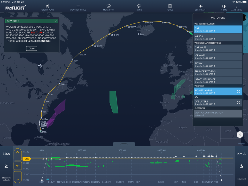 Interface de l'application AVTECH proFLIGHT montrant une route de vol transatlantique avec des couches de profil vertical et de carte de turbulence