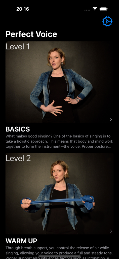Perfect Voice – Learn to Sing - Interfaz de la aplicación móvil Perfect Voice que muestra lecciones de canto estructuradas para principiantes y ejercicios de calentamiento dirigidos por una coach vocal
