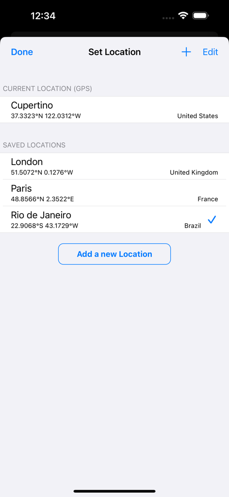 Écran Définir le lieu dans l'application Phases de la lune et calendrier lunaire affichant les villes mondiales enregistrées