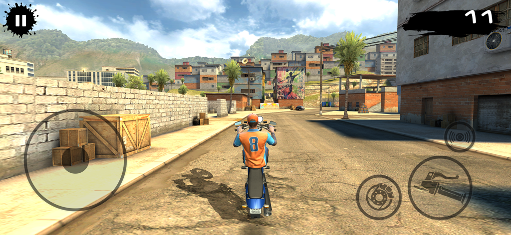 Bike games - Racing games - Dritte Person-Ansicht eines Motorradfahrers in einem blau-orangenen Trikot, der durch eine städtische Straße mit Hügeln im Hintergrund fährt