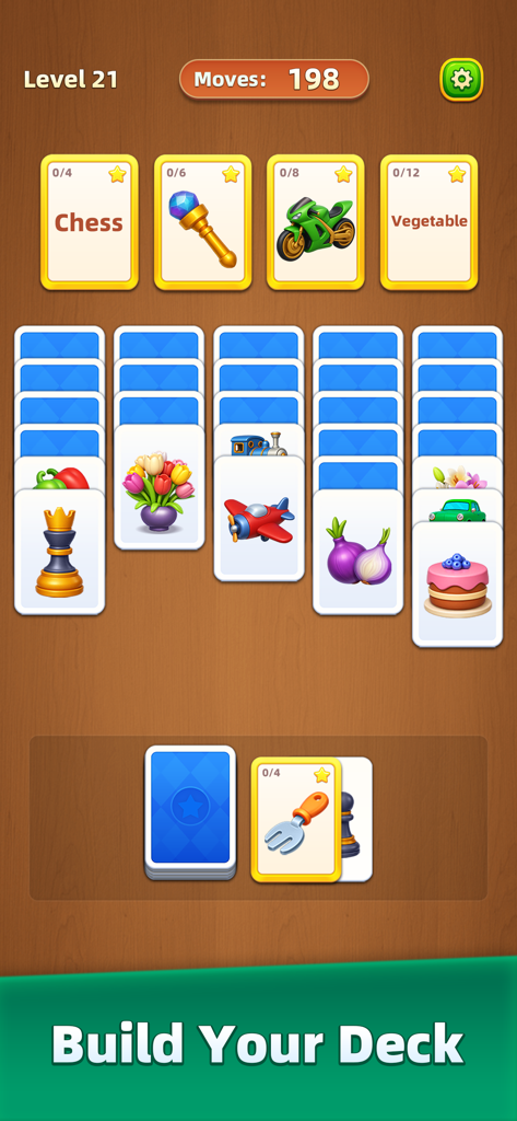 Word MindSort: Solitaire - 단어 범주 타겟과 카드 열을 보여주는 Word MindSort 솔리테어의 모바일 게임 화면