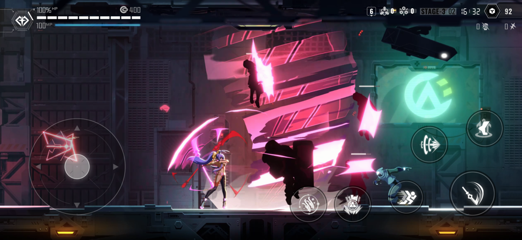 Personaje de anime realizando un ataque especial en el juego móvil BlazBlue Entropy Effect.