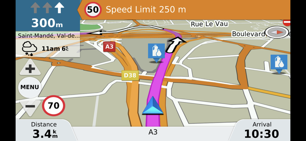 Garmin Motorize App zeigt Motorradnavigation mit 3D-Karte und Geschwindigkeitswarnungen