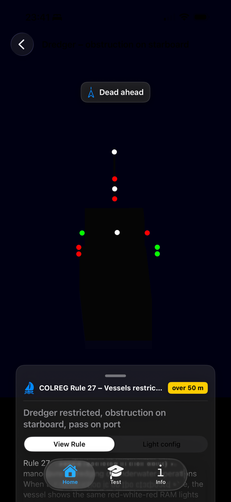 Maritime Master - Nav Lights - Una vista interactiva 3D de un barco dragador mostrando luces de navegación para una obstrucción a estribor según la Regla COLREG 27.