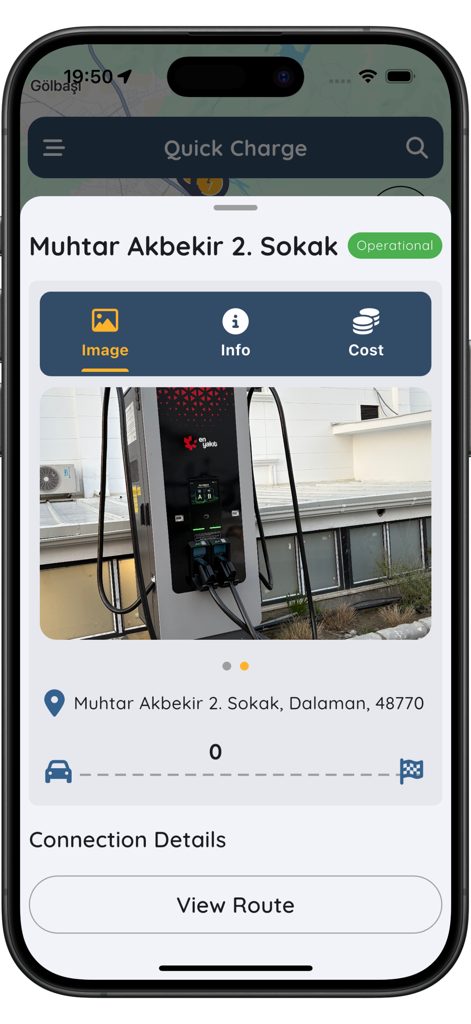 QuickCharge: EV Charging Map - Pantalla de la aplicación móvil que muestra detalles de una estación de carga para vehículos eléctricos operativa con una foto y la información de la ubicación