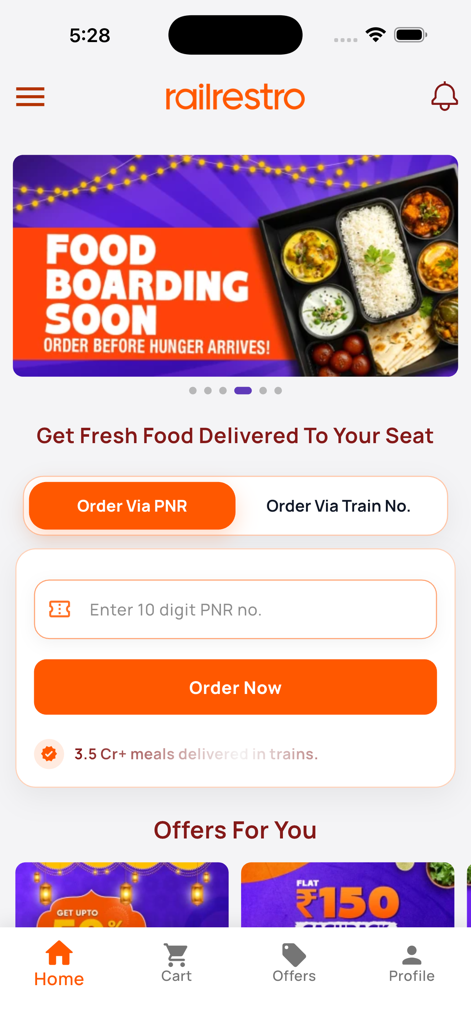 Schermata principale dell'app mobile RailRestro che mostra le opzioni di ordinazione di cibo tramite PNR o numero di treno