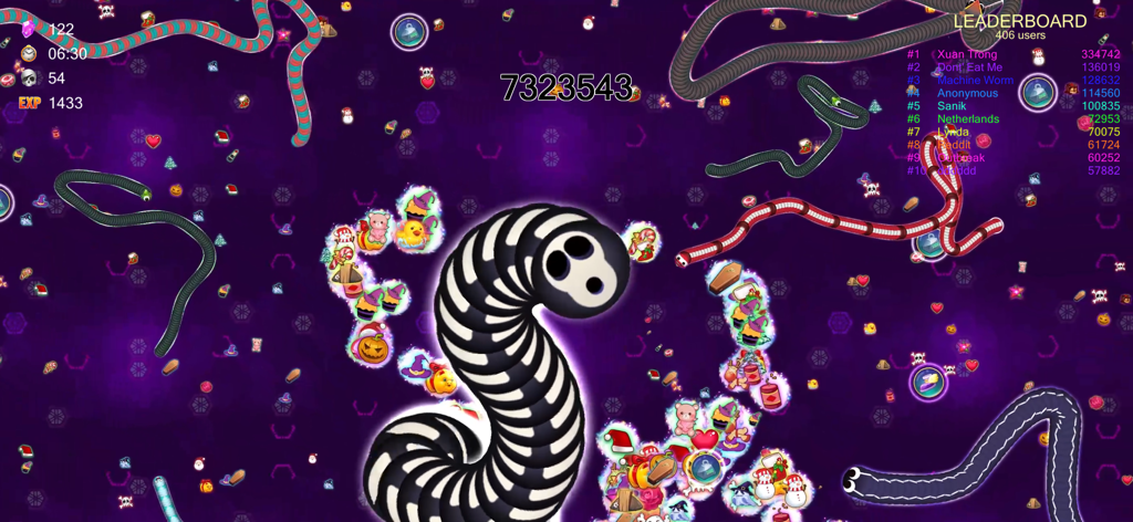 A large striped worm competing in the Worm.io game arena with a leaderboard.