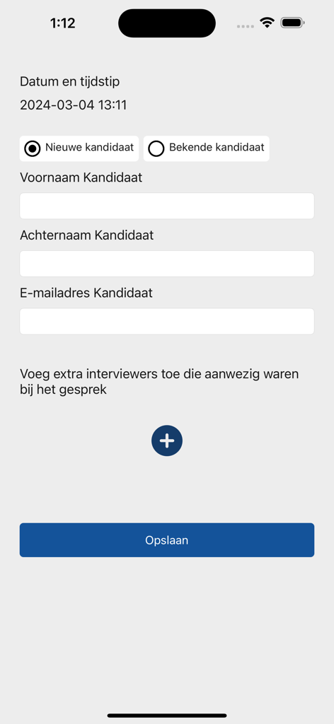 In2Dialog - In2Dialogのモバイルアプリケーション画面。面接開始前に、名前やメールアドレスなどの候補者情報を入力するためのフォームが表示されています。