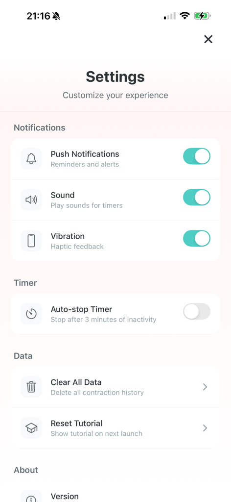 Einstellungsbildschirm der Wehen-Tracker-Geburts-App mit Benachrichtigungseinstellungen, Timer-Steuerelementen und Datenschutzoptionen.