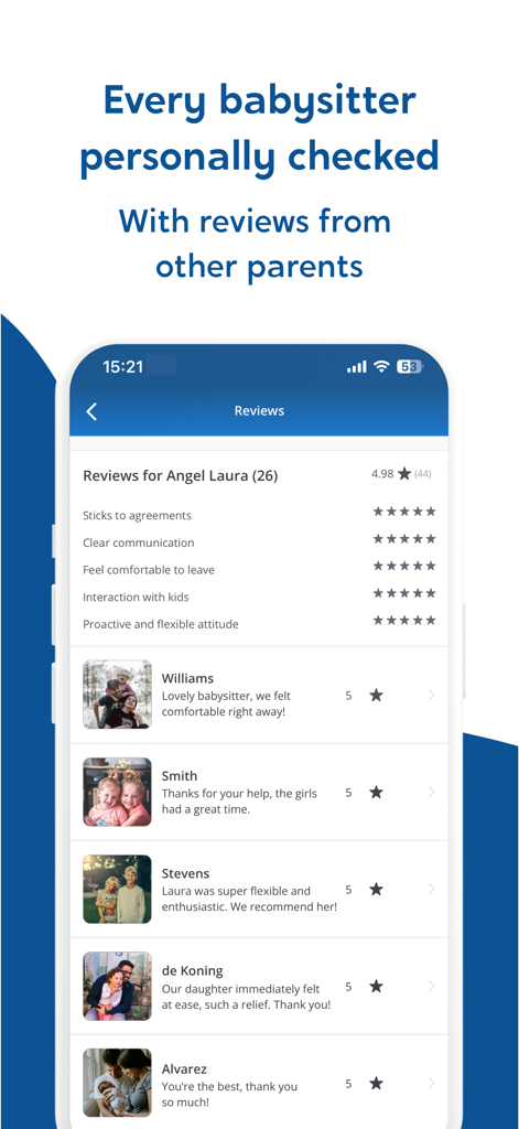Charly Cares App-Oberfläche mit detaillierten Babysitter-Bewertungen und verifizierten Elternrezensionen.