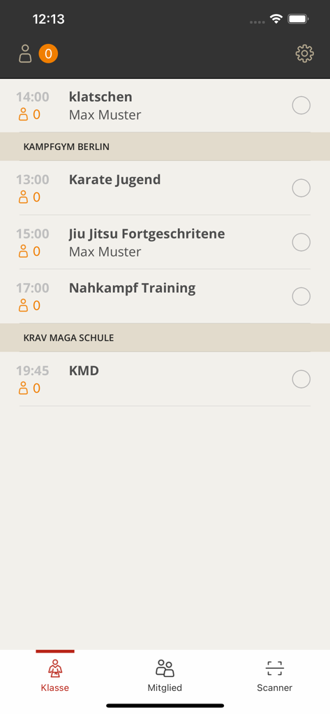 MATOOL®  checkin - Interfaz de la aplicación móvil MATOOL checkin que muestra una lista de horarios de capacitación y clases para la gestión de asistencia