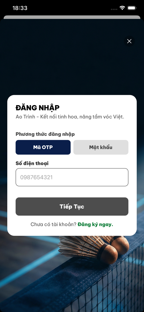 Ao Trình - Login screen of the Ao Trinh sports app featuring phone number entry and OTP login option with a badminton themed background