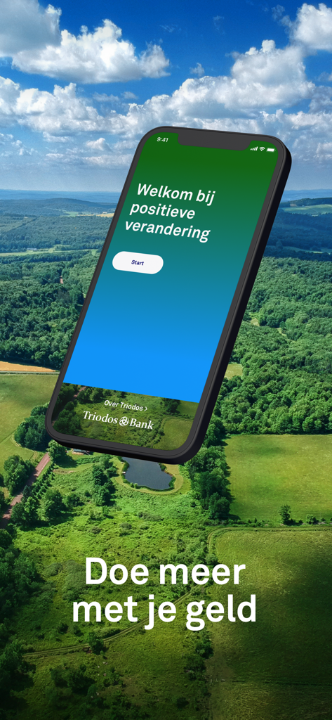 Triodos Banking BE - Pantalla de bienvenida de la aplicación Triodos Banking BE sostenible en un smartphone flotando sobre un paisaje de bosque verde exuberante con el lema Haz más con tu dinero