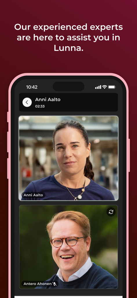 Lunna digital platform - Mobile app interface showing a remote video consultation with healthcare professionals on the Lunna platform