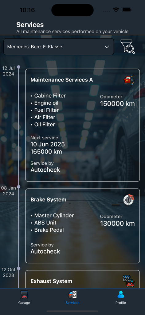 Autocheck.al - Una interfaz de aplicación móvil que muestra una línea de tiempo cronológica de los servicios de mantenimiento del vehículo, incluidos cambios de aceite y reparaciones de frenos.
