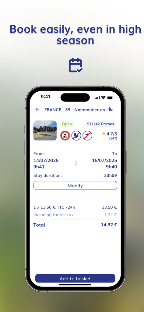 Smartphone screen displaying the easy booking process for a motorhome parking space on the CAMPING-CAR PARK app