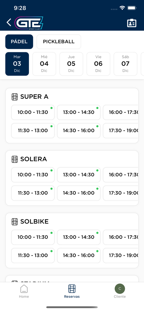 Club GTE - Mobile app interface for Club GTE showing padel and pickleball court reservation schedules and availability