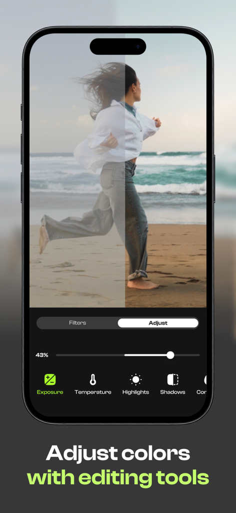 LUT Studio: Cinematic Filters - Schermata iPhone che mostra gli strumenti di editing video nell'app LUT Studio con un confronto prima e dopo il color grading su una scena di spiaggia
