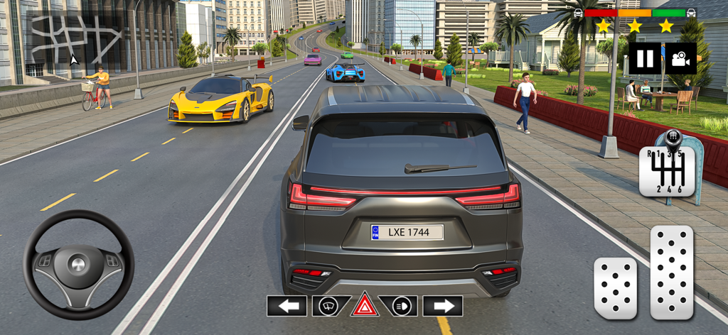 Captura de pantalla del gameplay de Autoescuela Real mostrando un coche conduciendo por una calle de la ciudad con controles manuales y volante
