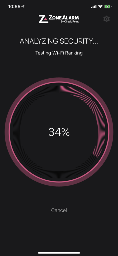 セキュリティ分析とWi-Fiランキングテストの34パーセントの進行状況サークルを表示しているZoneAlarm Mobile Securityアプリ