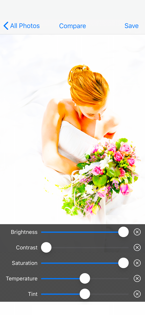 Interfaccia dell'app Color Control che mostra cursori di luminosità contrasto e saturazione per la modifica delle foto