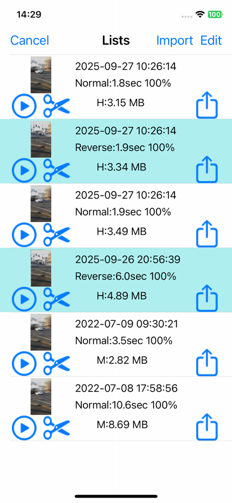ReversePlaybackアプリのスクリーンショット。通常のビデオクリップと逆再生ビデオクリップのリストが表示され、編集および共有オプションがあります。