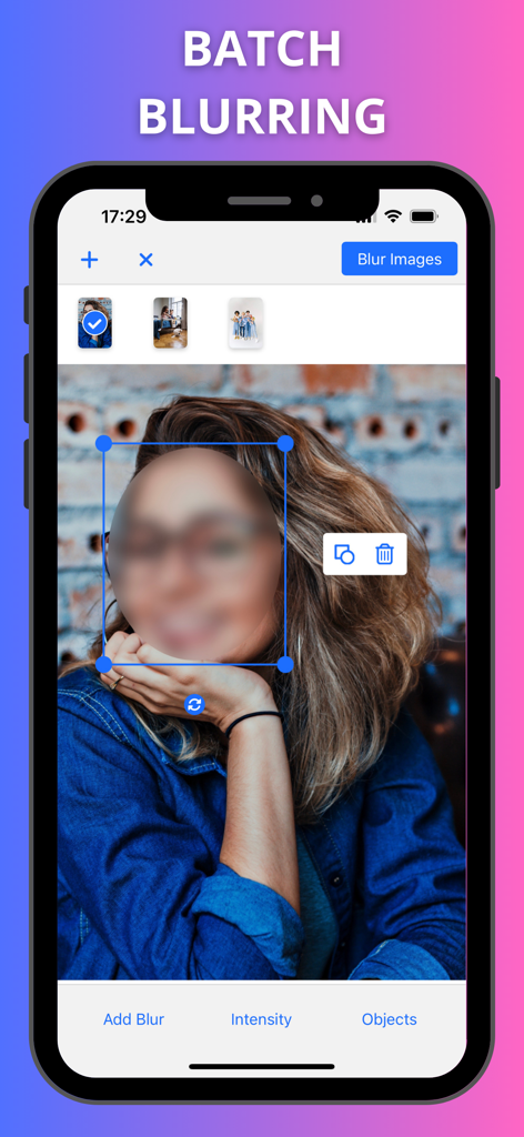 Tela de um iPhone exibindo o recurso de desfoque em lote de um aplicativo com um desfoque circular aplicado ao rosto de uma mulher