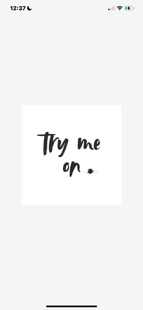 Try Me On - Logo do aplicativo Experimente em escrita pincelada sobre fundo branco