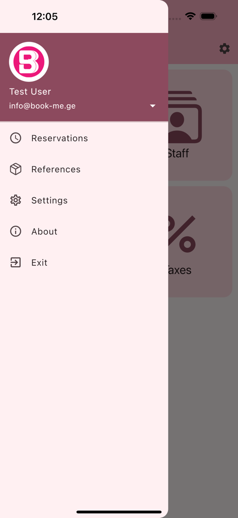 Menu de navigation latéral de l'application Book-Me montrant les options pour les références de réservations et les paramètres