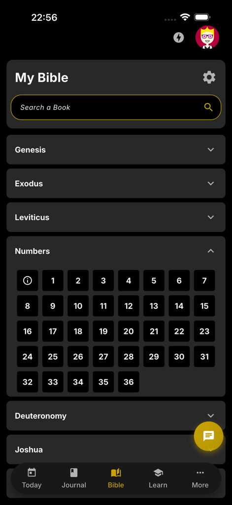 Bible Study Buddy - Una captura de pantalla de la aplicación Bible Study Buddy que muestra la sección Mi Biblia con una lista de libros y un menú abierto para seleccionar capítulos.