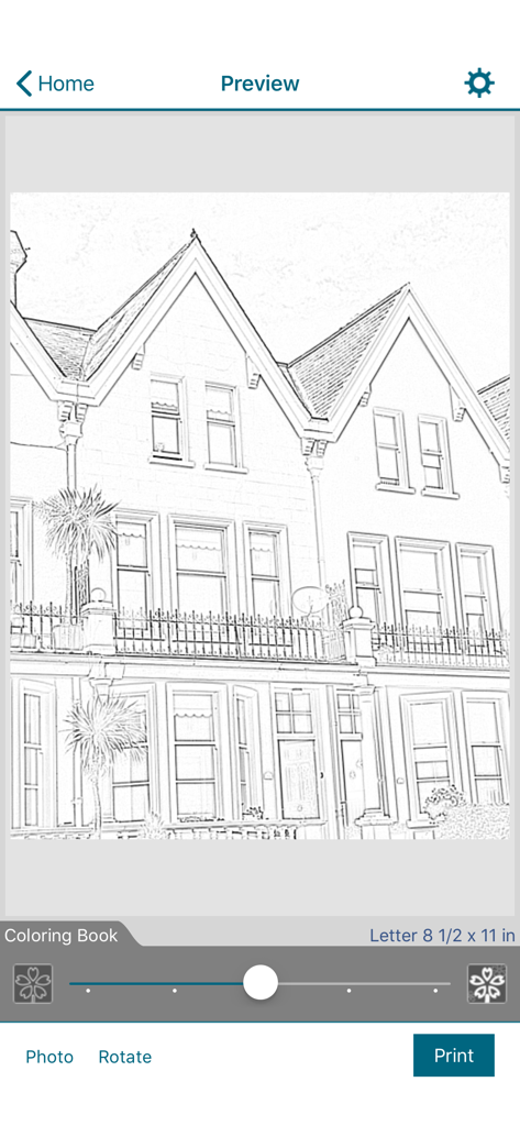 Una foto de una casa convertida en un dibujo lineal dentro de la función de libro para colorear de la aplicación Epson Creative Print