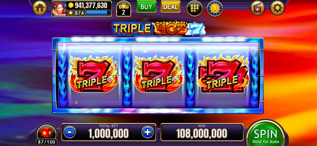 Una captura de pantalla del juego Wild Triple 777 Slots Casino mostrando una victoria de bote de tres sietes llameantes.