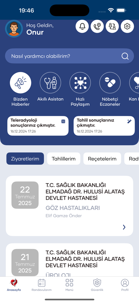 Der Startbildschirm der e-Nabız medizinischen App mit der Historie der Patientenbesuche und Benachrichtigungen über Gesundheitstests auf Türkisch.