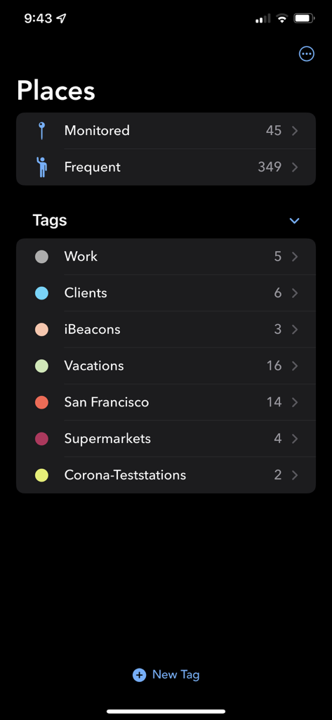 Geofency App-Oberfläche, die kategorisierte Orte und benutzerdefinierte Tags für die Standortverfolgung anzeigt.