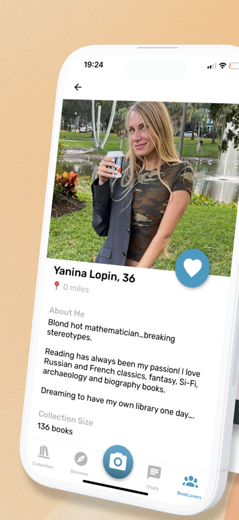 Un profilo utente sull'app Book Lover che mostra la foto di un membro, la biografia personale e la dimensione della collezione di libri.