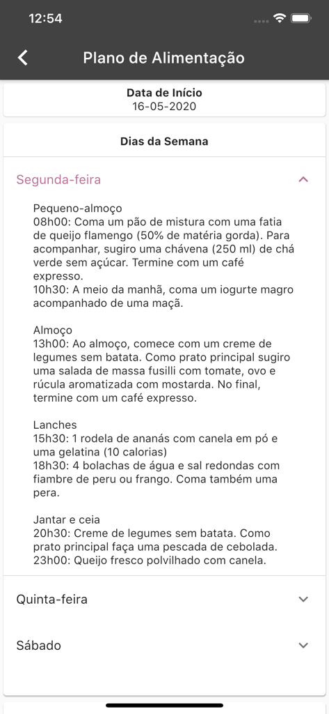 일정 식사 및 간식을 보여주는 My Gym 앱의 상세한 일일 식단 계획, 피트니스 루틴용