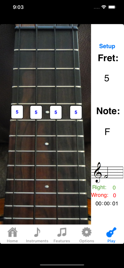 Super Guitar Fretboard Addict - Uma captura de tela do aplicativo Super Guitar Fretboard Addict mostrando um exercício de identificação de notas com um braço da guitarra e notação musical.